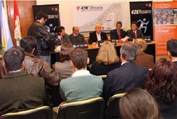 Lifschitz presidi� acto de lanzamiento oficial del IX Marat�n Internacional de la Bandera
