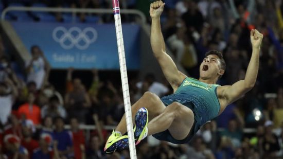 El brasileo Thiago Braz sorprende al mundo entero y gana el oro en salto con garrocha