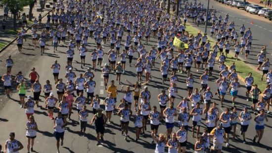 Una multitud copó Arroyito en el tradicional maratón canalla