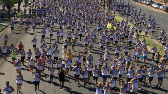 Una multitud cop Arroyito en el tradicional maratn canalla