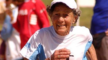 ELISA FORTI, la bisabuela runner de 83 años, viene a correr los 15k Puerto Norte
