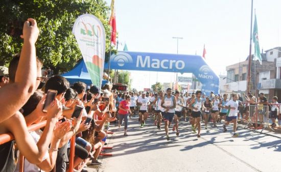 MÁS DE 500 ATLETAS Y MILES DE PERSONAS EN LAS CALLES EN VGG