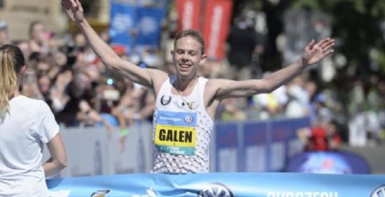 Galen Rupp gana el maratón de Praga con 2h06:07