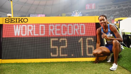 MUHAMMAD BATIO EL RECORD DEL MUNDO DE 400 CON VALLAS