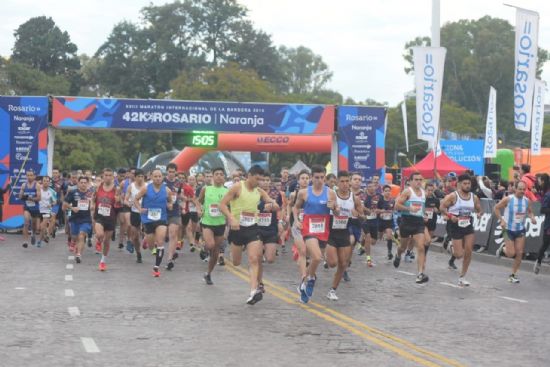 Se corrió el 18º Maratón de la Bandera 42k Rosario 2019