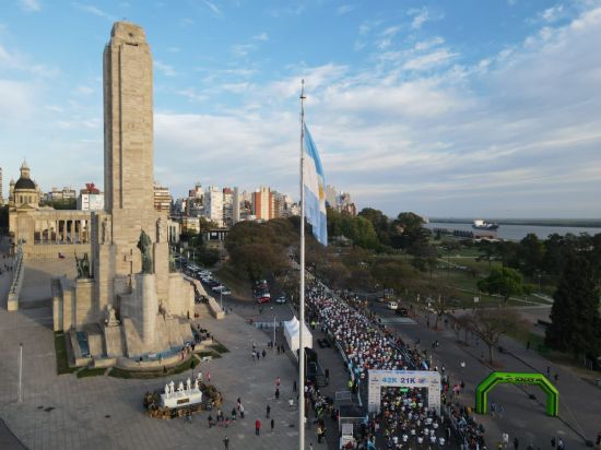 EMOCION Y FIESTA EN LA 19 MARATON INTERNACIONAL DE LA BANDERA