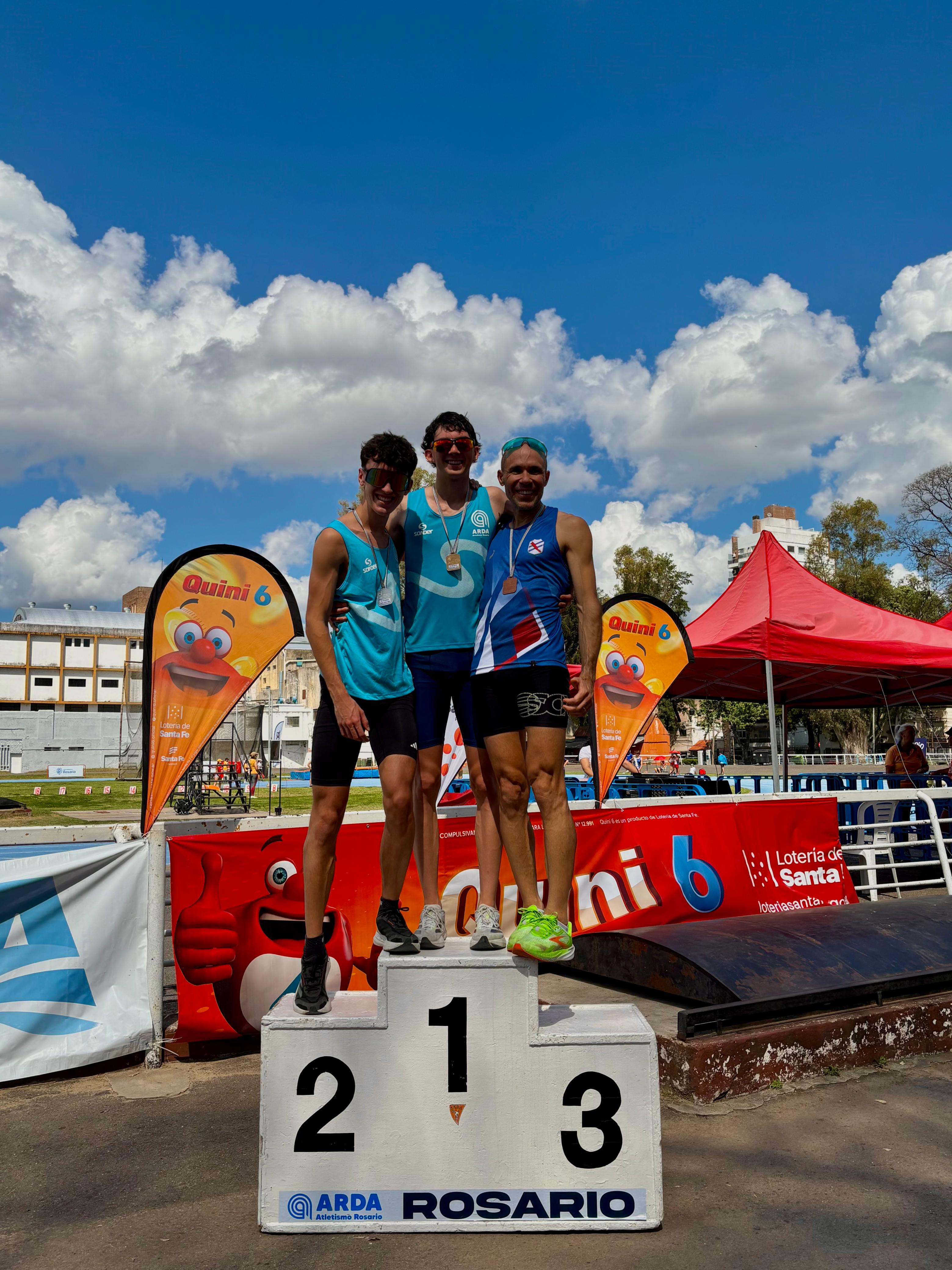 Nuevo récord rosarino U18 y U20 para Bautista Simonetti